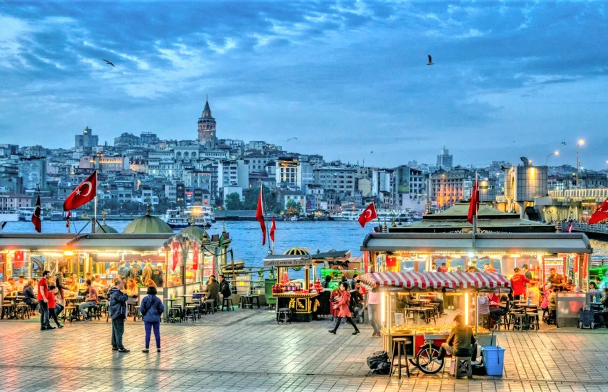 Eminönü Meydanı - Istanbul