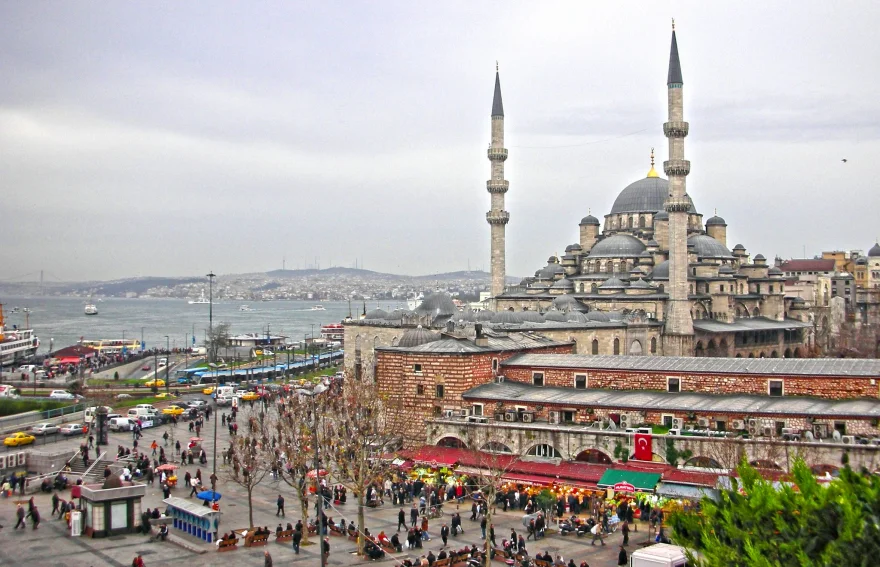 Eminönü Square and Yeni Mosque
