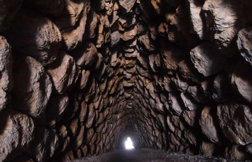 Hattusha - Potern Tunnel