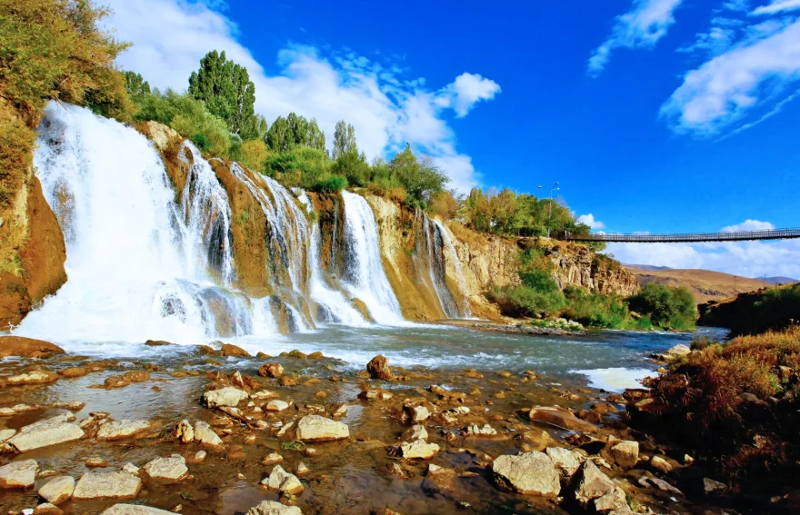 Muradiye Waterfall