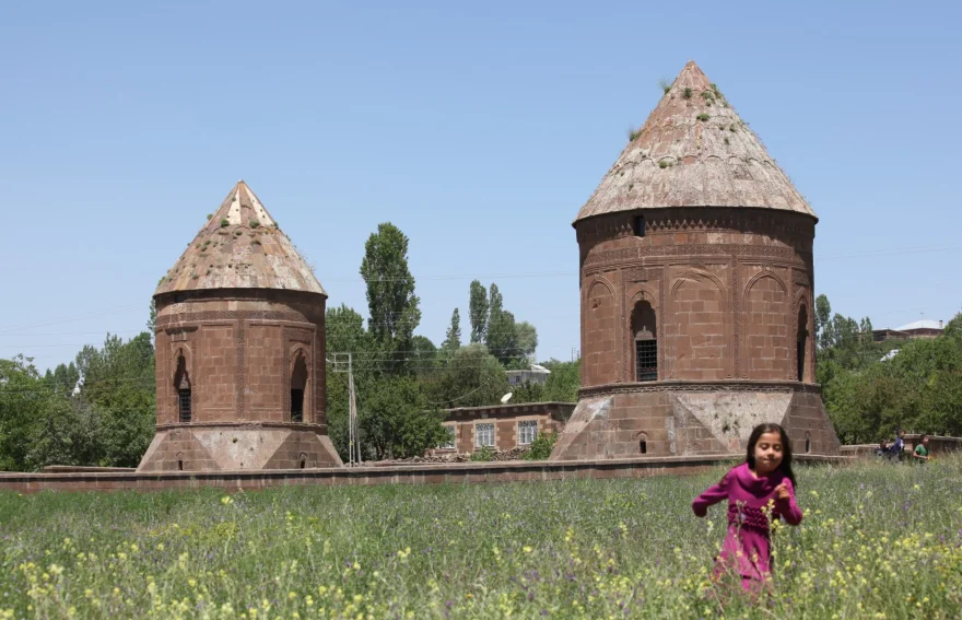 Twins Kumbet - Ahlat