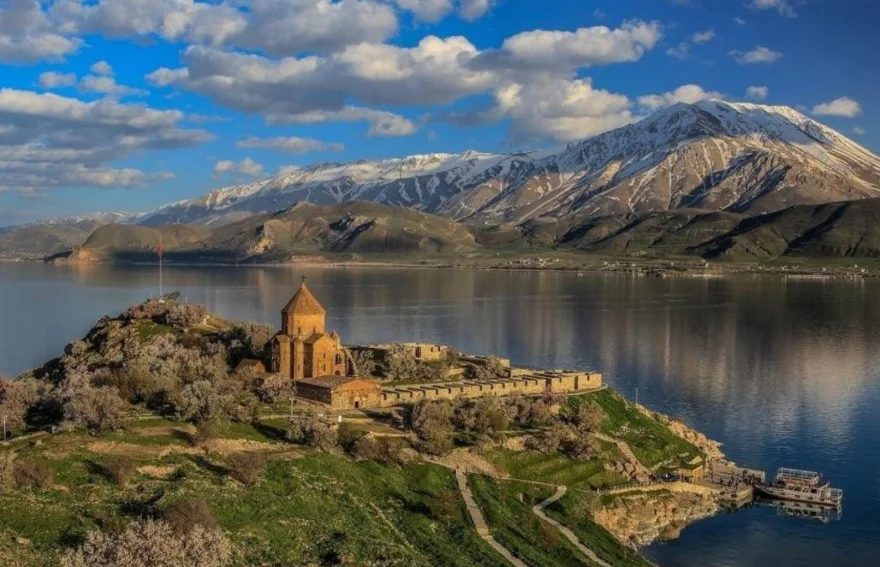 Akdamar Armenian Church - Van